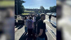 На границе с Эстонией скопилась очередь из желающих попасть в Россию к 12 июня