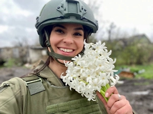 Военкор Анна Прокофьева посмертно получила ТЭФИ — награду приняла её мама