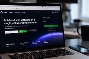 РКН заявил, что не ограничивает GitHub, Google и Apple