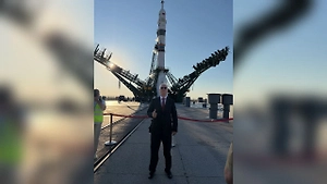 Дмитриев побывал на Байконуре и показал фото «Союза» перед стартом
