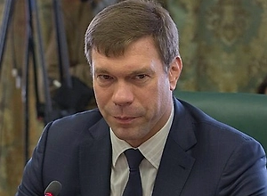 Приезжают европейцы, оказывают поддержку политическую своим присутствием, именно за этим собрались все в Киеве. Добраться до Киева непросто, и они таким образом показывают Зеленскому, что будут деньги, будут вооружения, а ты главное — воюй против России. То есть такое показательное выступление в поддержку агрессии.