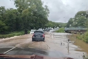Тайфун «Бави» затапливает Приморье: Под водой оказались дороги сразу в нескольких округах