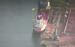 Минобороны РФ показало видео ударов «Гераней» по сухогрузам ВСУ в двух портах