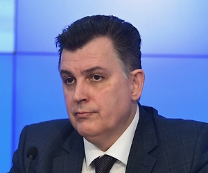 Ничем не кончатся эти акции в Киеве и во Львове. Переставляют эти кровати в борделе, а что дальше? То, что сейчас происходит, действительно похоже на использование элементов революции, когда собирают массовку и выгоняют людей с плакатами — в данном случае это называют «картонной революцией». Цирк на проводе, как говорится. На Украине бесплатно никто не ходит на митинги с 2014 года. Фёдоров уже сказал, что уходит в отставку, и вряд ли его вернут. Идут торги за место, но сомнительно, что он на него вернётся.