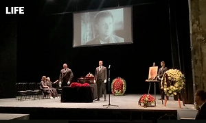 Последняя сцена маэстро: Таганка замерла, провожая сердце труппы — Юрия Смирнова