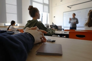 «Методы всё изощрённее»: Почти тысячу выпускников поймали на хитростях и оставили без пересдачи ЕГЭ