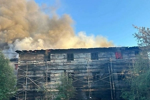 В Серпухове загорелся склад швейного производства на 4 тысячах «квадратов»