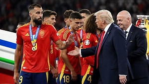 «Не хочу в тюрьму»: Игрок сборной Испании пошутил о встрече с Трампом после финала ЧМ