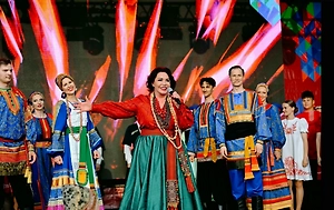 «Западного наелись — потянуло на родное»: Бабкина объяснила возвращение моды на фолк
