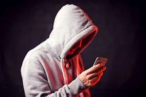 Пыталась сама отдать все деньги: Мошенники угрожают родным уфимки, которую довели до психдиспансера