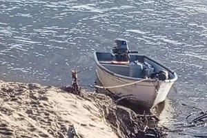 В Якутии водолазы ищут четырёх пропавших, которые выпали из лодки после застолья