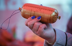 «Мясной клей» и сыры за 800 рублей: Названы самые некачественные продукты в России