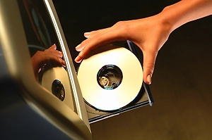 Конец эпохи: CD и DVD в России уходят в прошлое — магазины перестали закупать дисководы