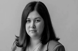 Главная проблема уличных точек — отсутствие базовой инфраструктуры. Во временных павильонах часто нет водоснабжения и канализации, что делает невозможным соблюдение элементарных гигиенических требований. Продавцы не всегда используют перчатки и маски, а условия для мытья рук и дезинфекции поверхностей попросту отсутствуют.