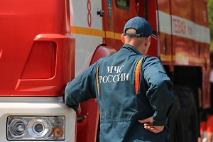 В Кронштадте произошёл крупный пожар в эллингах, пострадала женщина