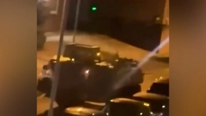 Пьяные британские военные угнали БТР и протаранили несколько автомобилей