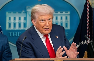 «Болтовни этого типа хватит»: Иран троллит Трампа туалетной бумагой с его же постами