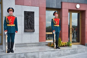 «Россия не забудет»: В музее СВО под Москвой открыли памятник военным КНДР