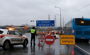 Машины разворачивают: движение по Московскому шоссе у Шушар остановлено