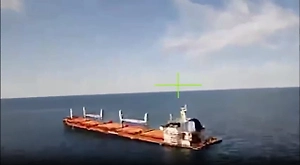 Минобороны показало видео удара реактивной «Геранью» по балкеру в Чёрном море