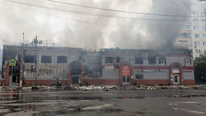 Пожар со взрывами произошёл в магазине пиротехники в торговом центре в Раменском