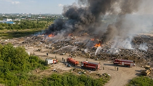 Пожар охватил 1,5 тысячи квадратов на мусорном полигоне в Комсомольске-на-Амуре