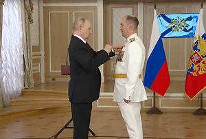 Путин вручил госнаграды военнослужащим ВМФ России