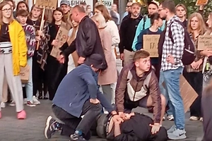Во Львове мужчина с ножом напал на участников митинга в поддержку Фёдорова