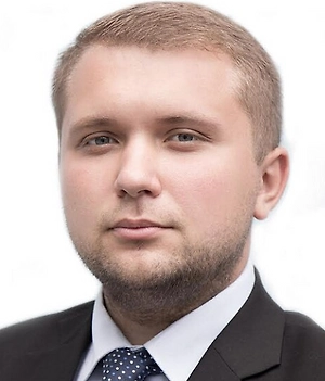 Чтобы узнать, какие меры поддержки положены в конкретном случае, следует обратиться в органы социальной защиты населения, МФЦ или комплексный центр социального обслуживания по месту жительства. Бесплатную юридическую помощь можно получить в государственных юридических бюро в регионе либо через адвокатов, участвующих в системе бесплатной юридической помощи. Если вопрос касается льготных лекарств или санаторно-курортного лечения, необходимую информацию предоставят лечащий врач или поликлиника.