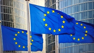 Bloomberg узнал о планах ЕС ввести санкции против 1,6 тысячи фирм из-за России