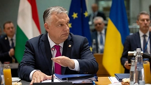 Смена Орбана не помогла: Венгрия снова затормозила вступление Украины в ЕС