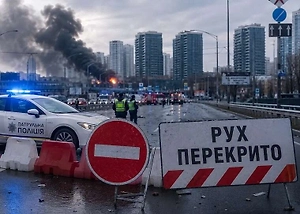 В Киеве после массированной атаки парализован транспорт, центр перекрыли