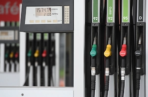 На Кубани казаки и волонтёры будут регулировать поток машин на АЗС