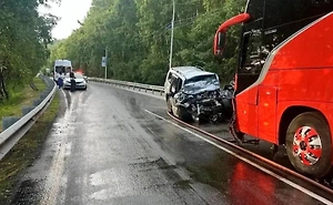 На Байкальском тракте в ДТП с автобусом погиб водитель внедорожника