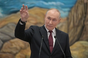 Путин поздравил военных словами «везёт тому, кто везёт»