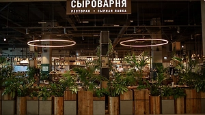 Повара без прививок и плесень в цехах: Известный ресторан в центре Екатеринбурга опечатали приставы
