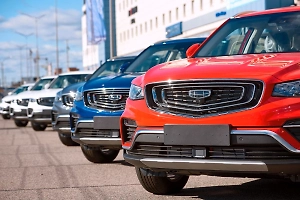 Синие ходовые огни на китайских автомобилях могут запретить
