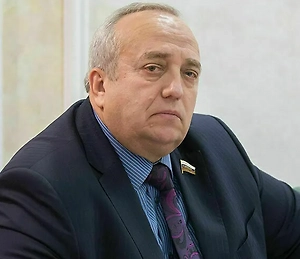 Падение Константиновки приведёт к логической потере поддержки вот этих населённых пунктов — и Славянска, и Краматорска — и позволит вот этой методикой мелкой моторики фронта, когда мелкими штурмовыми подразделениями при поддержке артиллерии, авиации, беспилотных барражирующих средств и боеприпасов, подойти, окружить и локализовать.