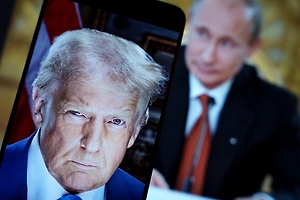 Ушаков назвал деловым и конструктивным разговор Путина с Трампом