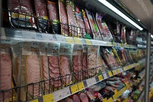 «По ГОСТ» и с вредом для кишечника: «Мясной клей» нашли в продукции крупного комбината