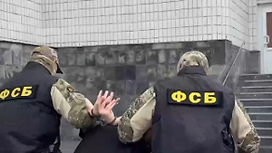 ФСБ показала допрос задержанного за рассылку бомб военным под видом парфюма