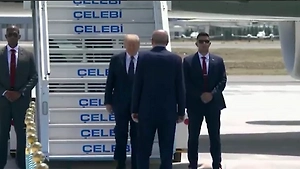 Эрдоган лично встретил Трампа у трапа самолёта в аэропорту Анкары