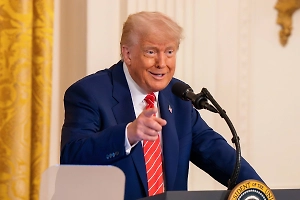 Трамп «обратил в ислам» Японию и обвинил в ударе по авианосцу США вместо Ирана