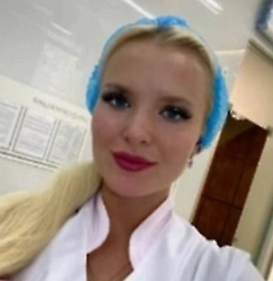 Каждый волосок растёт из фолликула в коже головы. Если эта среда забита или нездорова, волосы будут тусклыми, слабыми, ломкими, а их рост может замедлиться. Здоровая кожа головы — чистая, увлажнённая и сбалансированная среда. Я считаю, что невозможно иметь красивые локоны при воспалённых фолликулах.