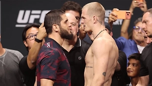 Махачев победил Гэрри, защитил титул UFC и установил рекорд