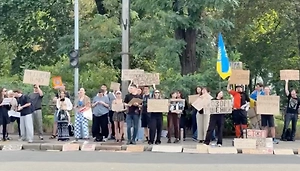 Ганьба! «Народные» депутаты Украины вернулись в Раду под новый митинг сторонников Фёдорова