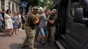«А своих детей отправили бы?»: Украинский историк обратилась к ЕС после видео из Одессы