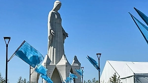 55-метровая Дева Мария взяла под свой покров 150 поляков: статуя стала высочайшей в Европе