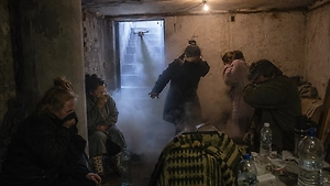 «Выедало глаза»: Беженка рассказала об атаке дрона с ядовитым дымом на жителей ДНР