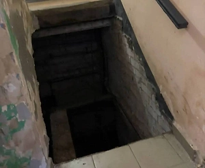 Придётся прыгать: В жилом доме в Казани обрушился лестничный пролёт